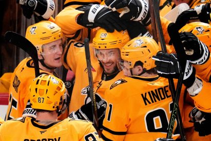 article image - Red Wings Penguins Hockey